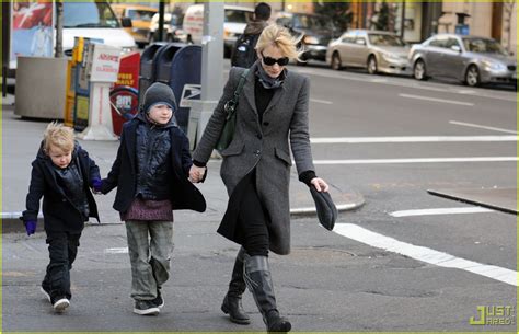 Cate Blanchett and Her Boys Grab A Cab: Photo 2401418 ...