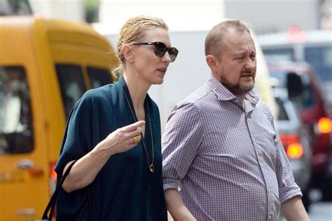 Cate Blanchett Denies Dating Women