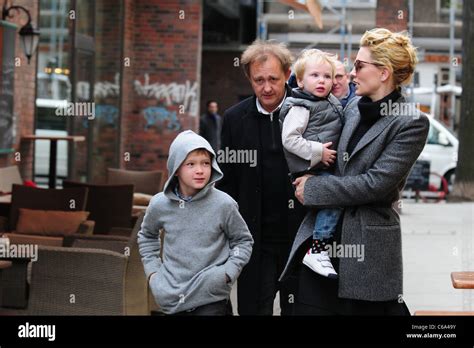 Cate Blanchett, Ehemann Andrew Upton und ihre Kinder auf ...