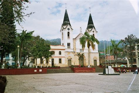 Catedral de la Ciudad de Gachetá en el Guavio, Cundinamarca ...