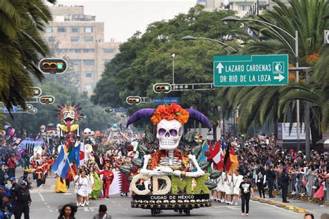Catrinas invaden la CDMX en el Desfile de Día de Muertos ...