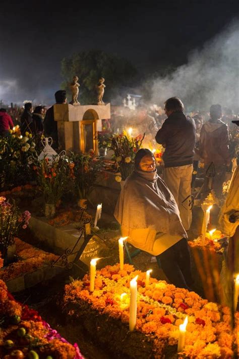 Celebraciones de Día de Muertos en México – Sound Travel