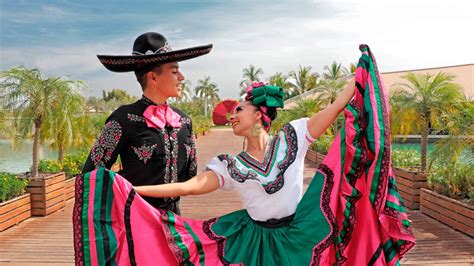 Celebran con tradiciones mexicanas   El Heraldo de México
