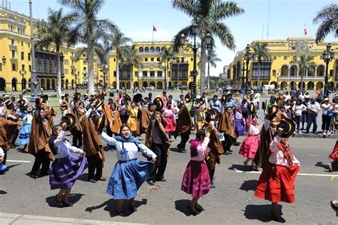 Celebrando las Fiestas Patrias en el Perú