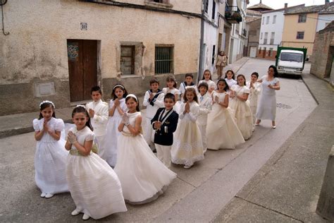 Celebrar una comunión en Navarra cuesta unos 2.525 euros ...