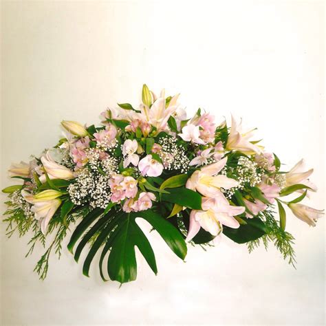 Centro de flor variada, para funeral | Rebolledo Floristas