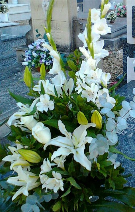 Centro de flores para cementerio | Centros de flores ...