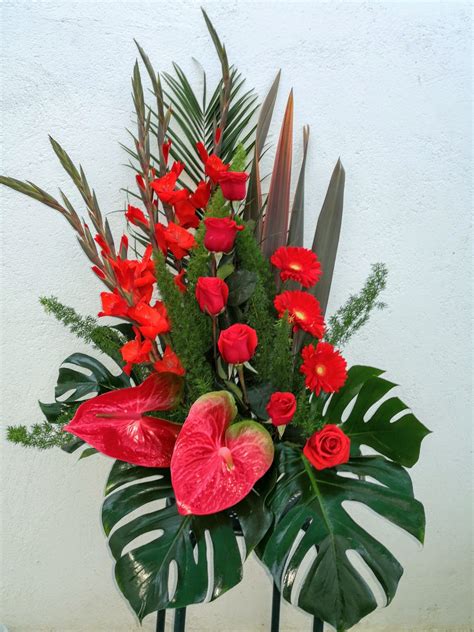 Centro de flores para difuntos | Bellos arreglos florales ...