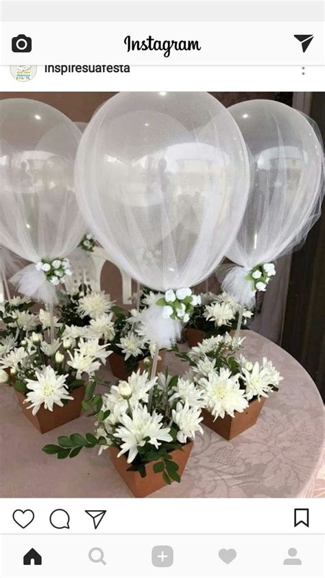 Centro de mesa para boda o comunion con flores y globos ...