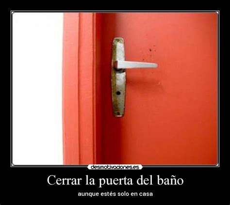 Cerrar la puerta del baño | Desmotivaciones