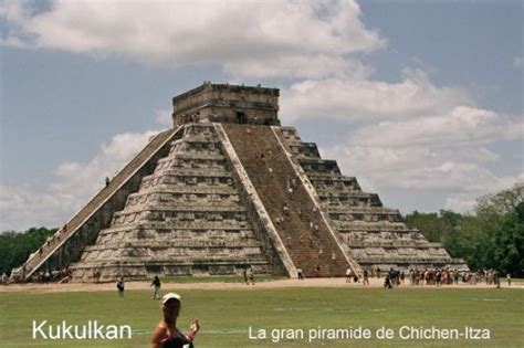 Chichen Itza:La piramide de Kukulkan o Castillo,de 24m de ...