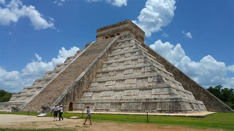 Chichen Itza Mayan pyramid ruins : Yucatan Mexico ...