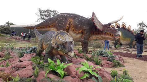 chilango   Dinosaurios en Parque Bicentenario ...