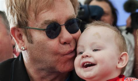 Chismómetro Farandulero: El bebe de Elton John