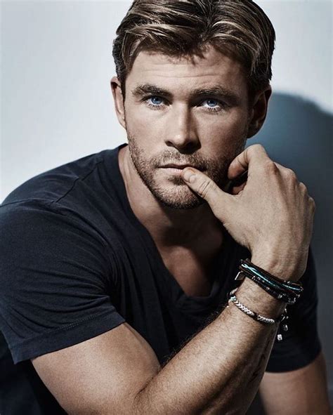 Chris Hemsworth on Instagram: “Look into those blue eyes ...