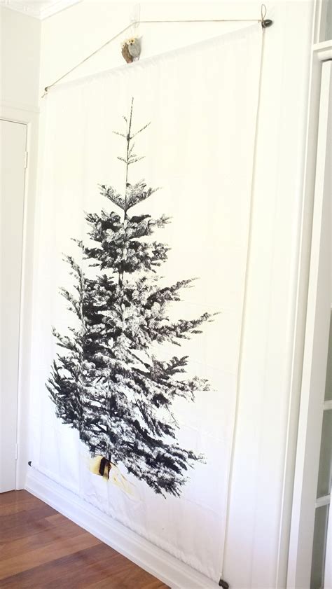 Christmas Decorating   Update 4....A Wall Christmas Tree ...