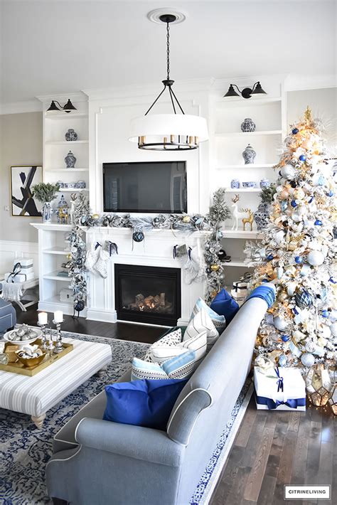 CHRISTMAS HOME TOUR : LIVING ROOM WITH BLUE, WHITE AND GOLD