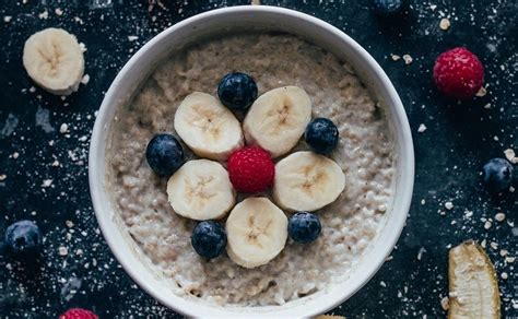 Cinco beneficios de incluir avena en el desayuno de tus hijos