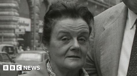 Clare Hollingworth: British war correspondent dies aged 105   BBC News