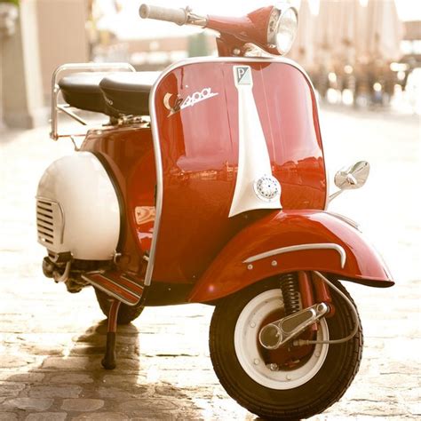 Classic vintage vespa: a true symbol of Italy