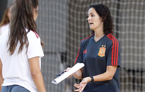 Clàudia Pons, Mejor Entrenadora Catalana del año en los Galardones de ...