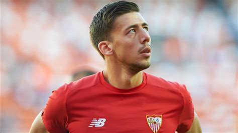 Clément Lenglet arrives in Sevilla to seal his move to ...