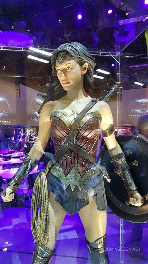 Closer Look at Gal Gadot s  Wonder Woman  Costume ...