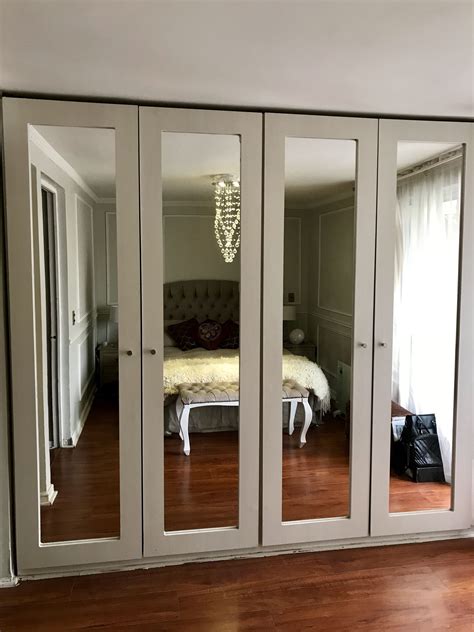Closet con espejos, 4 puertas. Mirrored white closet ...