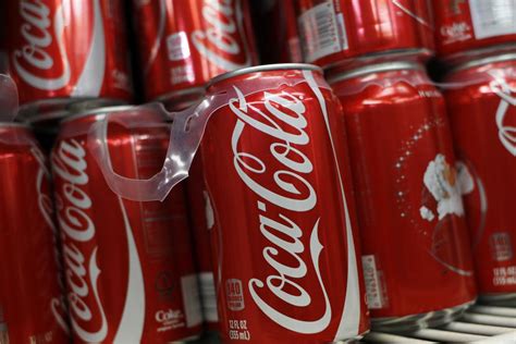 Coca Cola dejará de vender sus latas con anillas de ...