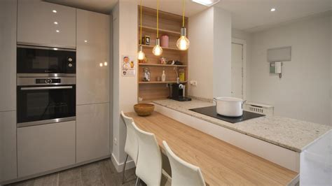 Cocinas blancas combinadas con madera: luminosos y ...