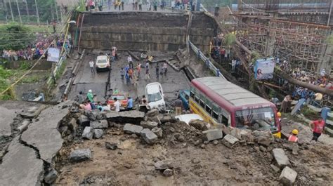 Colapsa puente y deja cinco muertos en la India | La ...