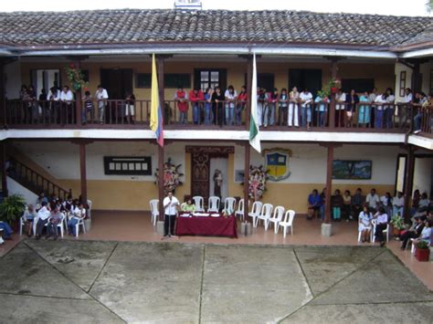 COLEGIO SAN ANTONIO DE PADUA: EL COMPROMISO DE EDUCAR