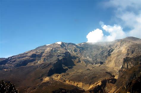 Colombia s Nevado del Ruiz volcano threatens holiday ...