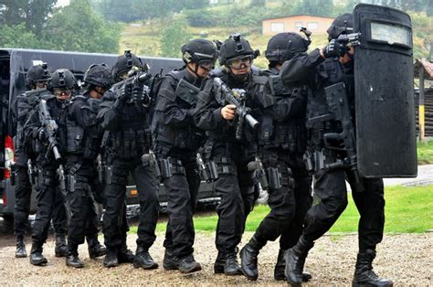 Comandos [C.O.P.E.S] Policía Nacional de Colombia [P.N.C] | Ejército de ...