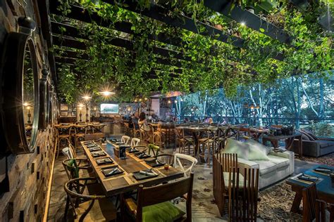 Comer en un bosque infinito | Patio de restaurante, Restaurante ...
