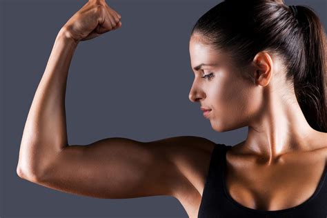 Cómo definir bíceps sin pesas