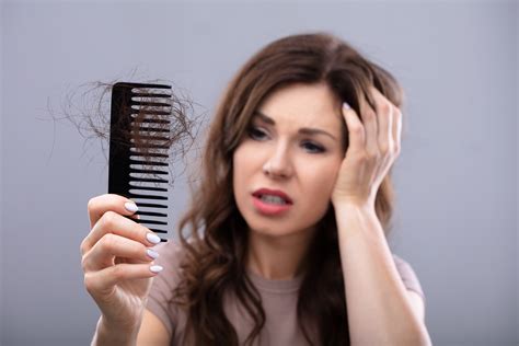Cómo evitar la caída del cabello en las mujeres   Bekia ...
