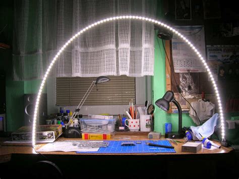 Cómo fabricar una lampara casera con una tira de luces LED
