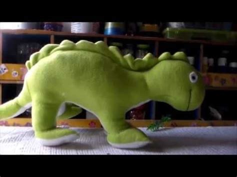 Como Hacer un Dinosaurio de Tela   YouTube | Alfiletero de tela, Tela ...
