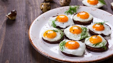 ¿Cómo hacer un montadito de huevo de codorniz? Te damos la mejor receta ...