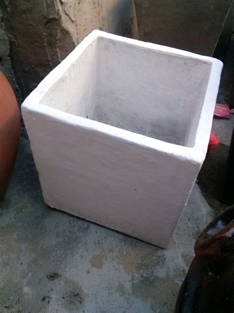 Como hacer una maceta de cemento cubo utilizando cajas