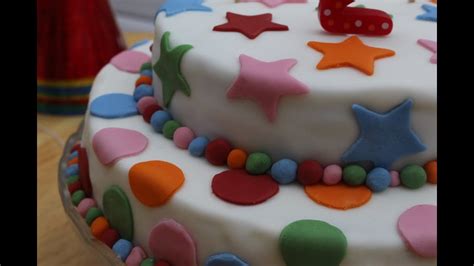 Cómo hacer una tarta de cumpleaños fondant fácil  paso a ...