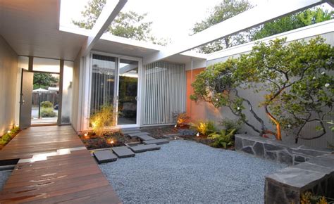 Cómo instalar Jardines Zen relajantes en patios interiores ...