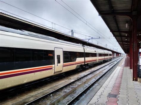 Cómo ir de Madrid a Barcelona   coche, tren, avión... 【 2022 】