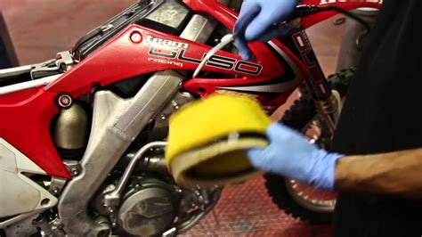 Como limpiar filtro de aire moto por Guso Racing   YouTube