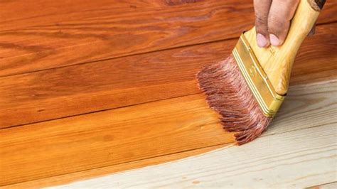 Cómo pintar una mesa de madera vieja de manera correcta