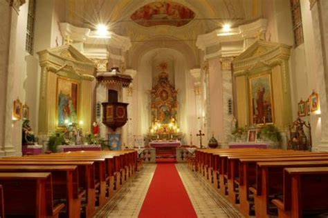 ¿Cómo se llaman las partes de una iglesia?