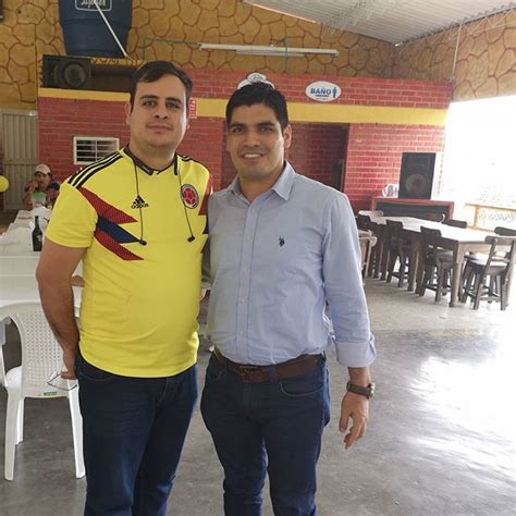 Compartiendo con alcalde de Guadalajara de Buga durante el partido de ...