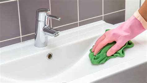 Con cuánta frecuencia deberías limpiar el baño en casa | Life ...