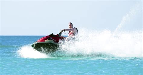 Conduce una moto acuática, velocidad sobre el mar 27% dto ...